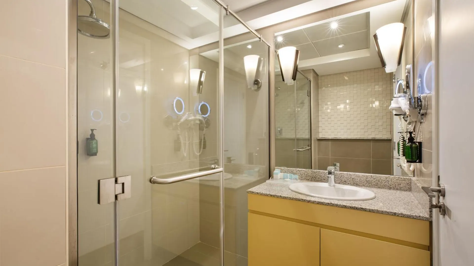 Royal Continental Hotel Дубай 4*,